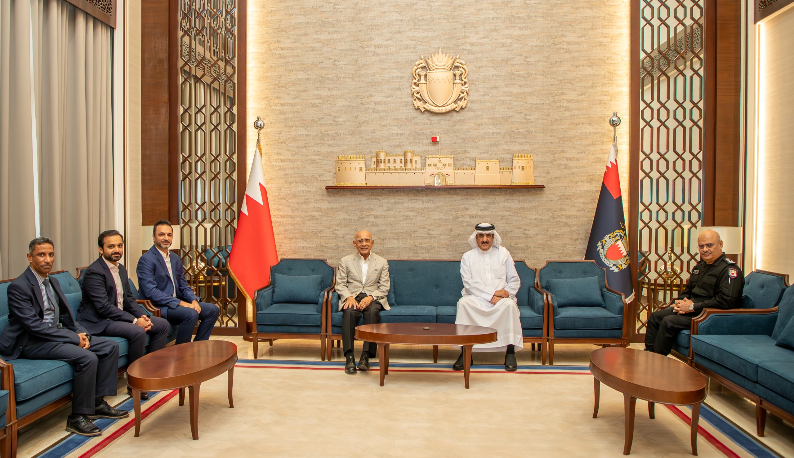 نائب وزير الداخلية يستقبل رئيس مجلس إدارة مجموعة إم تي كيو السنغافورية<